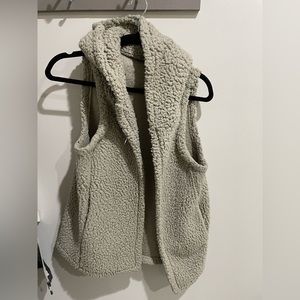 Woman’s gray hooded teddy vest American eagle